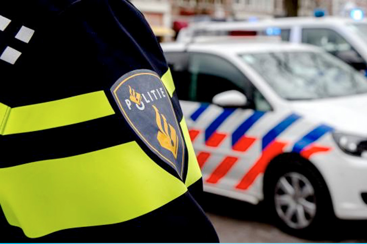 Voertuig in brand gestoken; Diemen